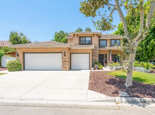 1111 Dincara Rd, Burbank, CA 91506