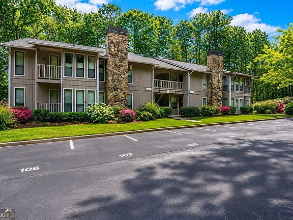 2nd image of 3843 Woodridge Way