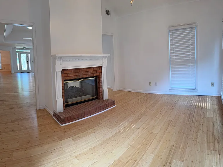 1040 Sunny Field Ct — Photo 16