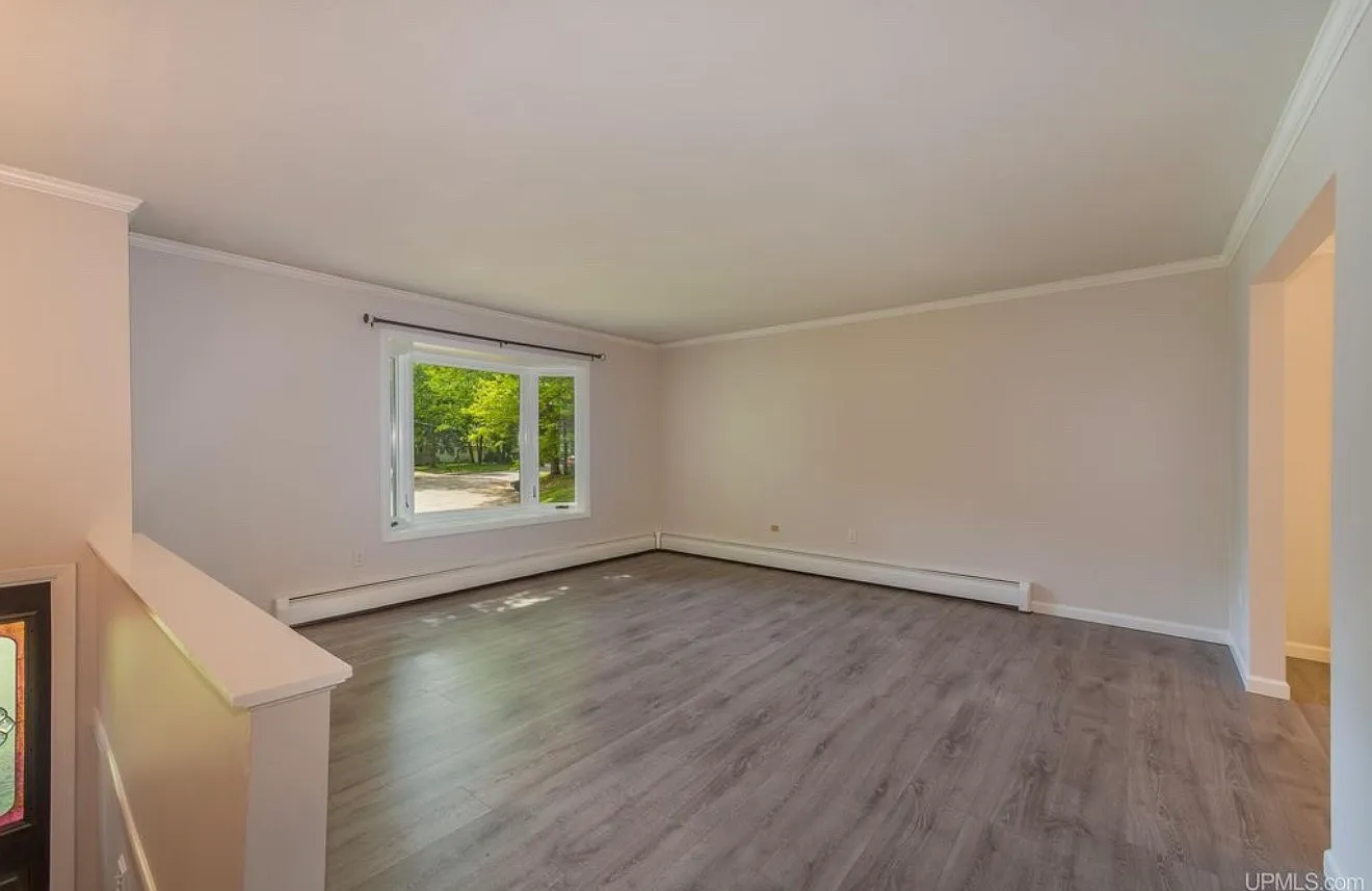 5 bed, 2980 sqft, $3,300 — Photo 2