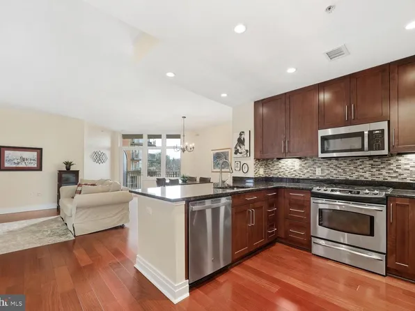 8220 Crestwood Heights Dr APT 419, Mc Lean, VA 22102