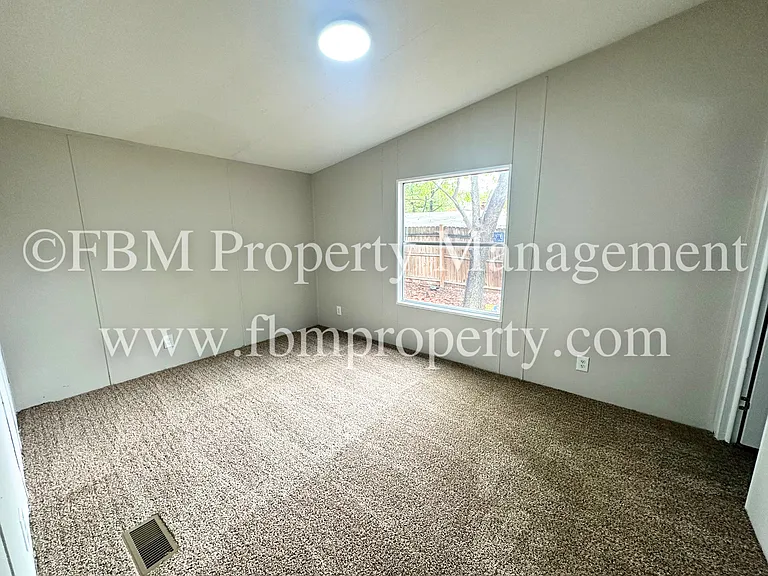 402 E College Ave — Photo 12