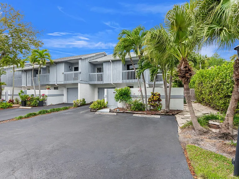 2956 Florida Blvd — Photo 42