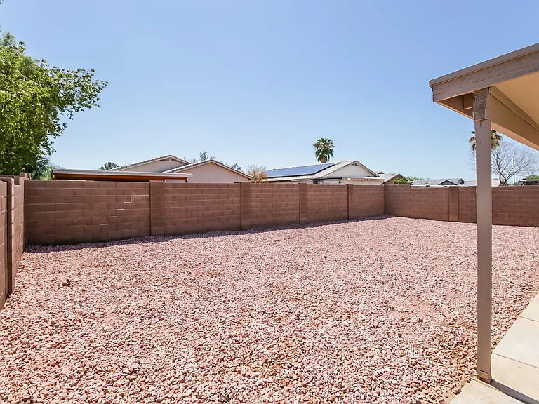 7537 W Georgia Ave — Photo 15