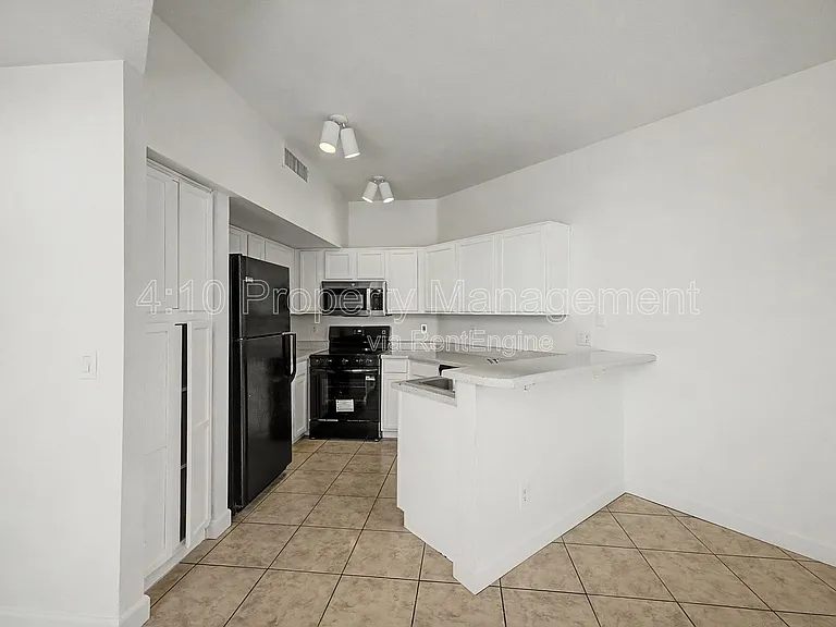 280 S Elizabeth Way #37 — Photo 11