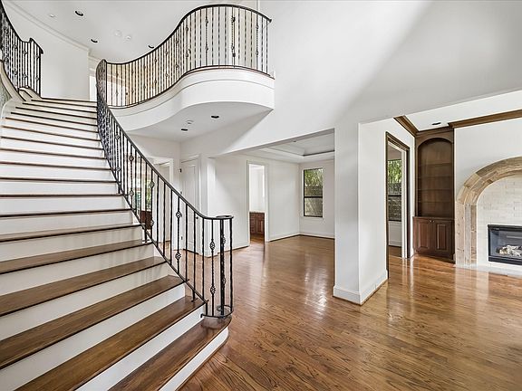 4th image of 2246 Branard St