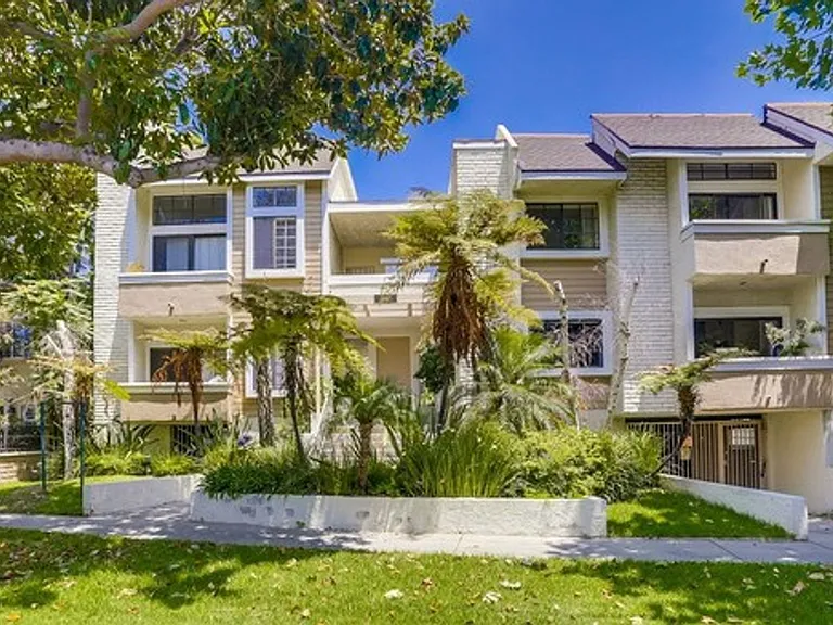 14945 Moorpark St — Photo 1