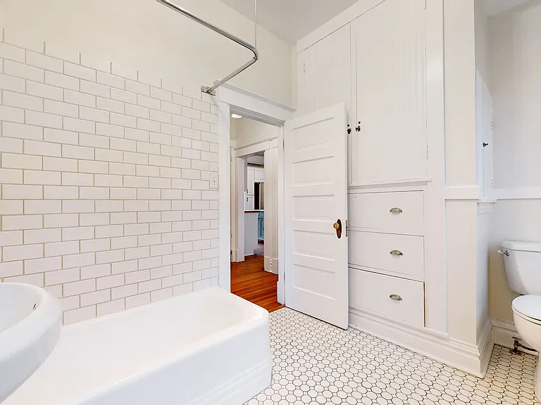 685 S Grant St — Photo 25