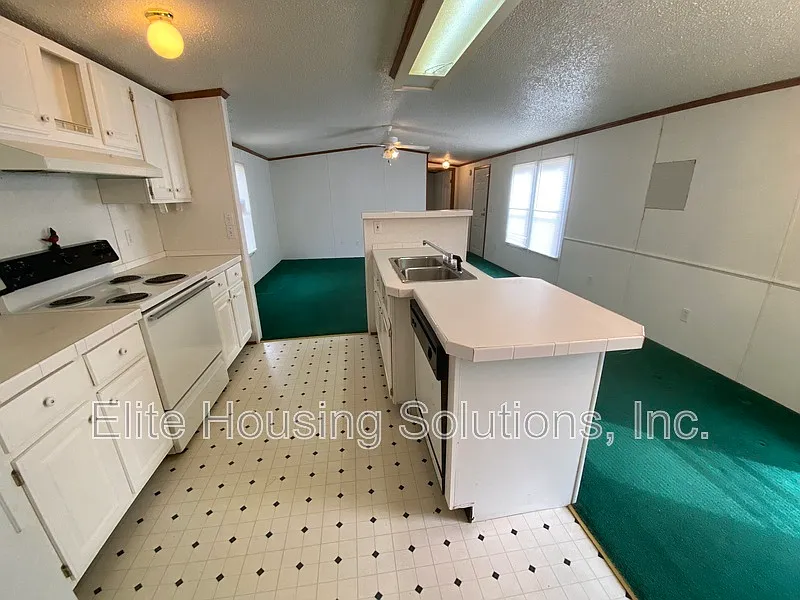 2 bed, 2.0 bath, 1000 sqft, $1,300 — Photo 2