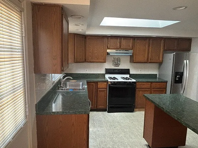 103 Leanne Dr — Photo 4