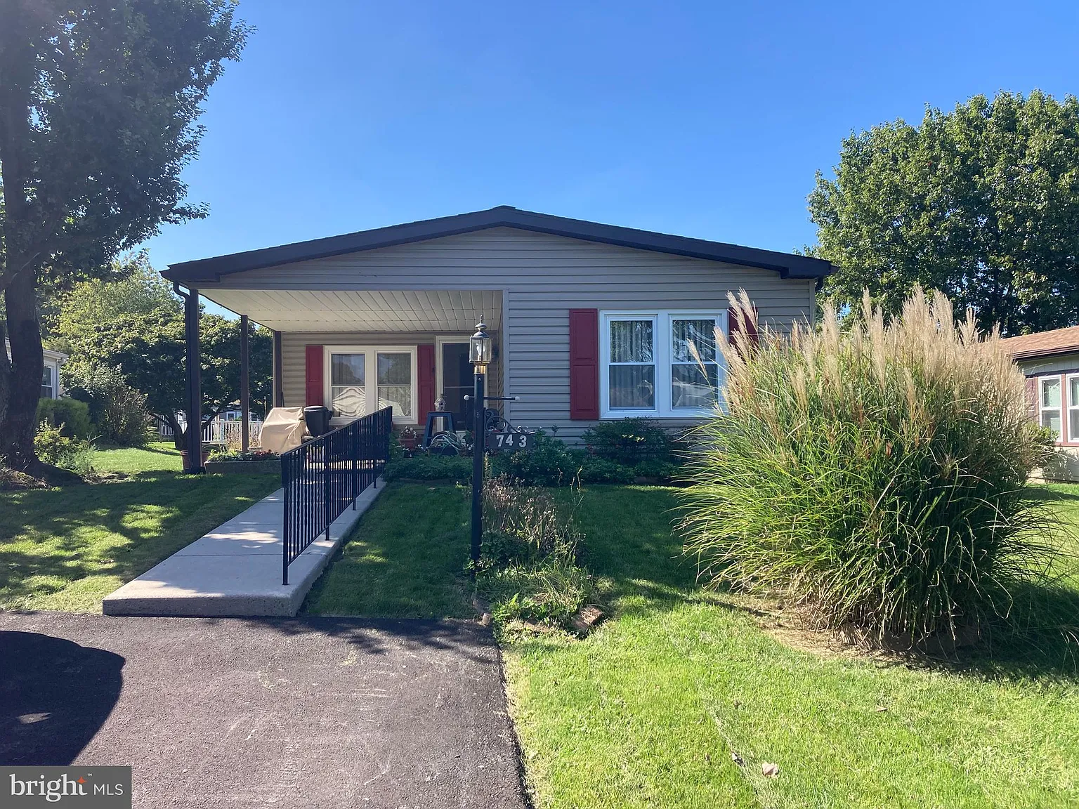 743 Dogwood Dr photo 1
