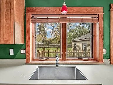 506 S Poplar St — Photo 13