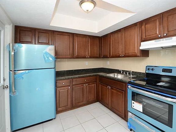 3rd image of 616 SW 14th Ave APT 105