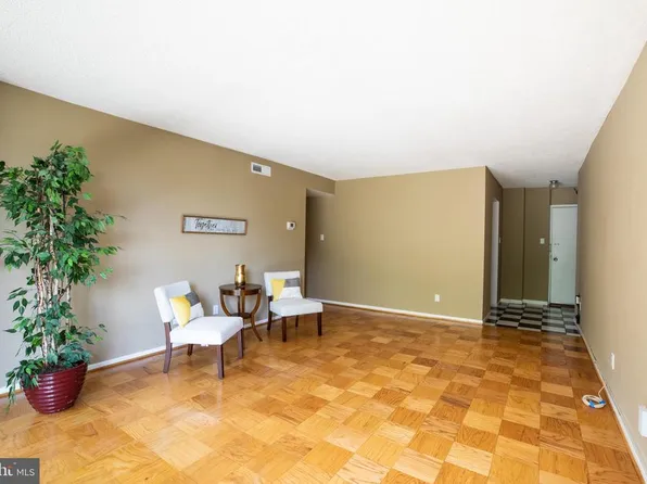 118 Monroe St #41, Rockville, MD 20850
