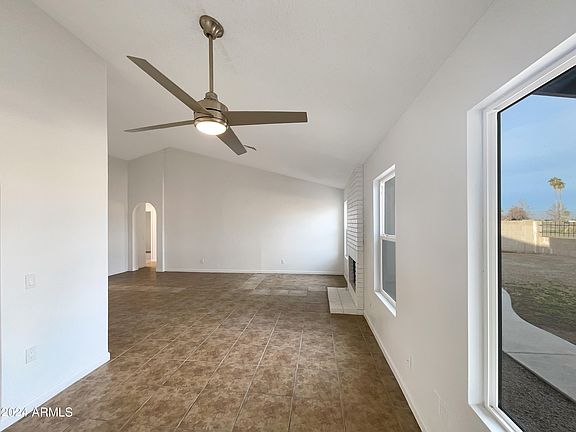 3rd image of 10148 W MONTEROSA Street