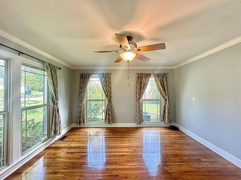 802 Hamvasy Ln — Photo 38