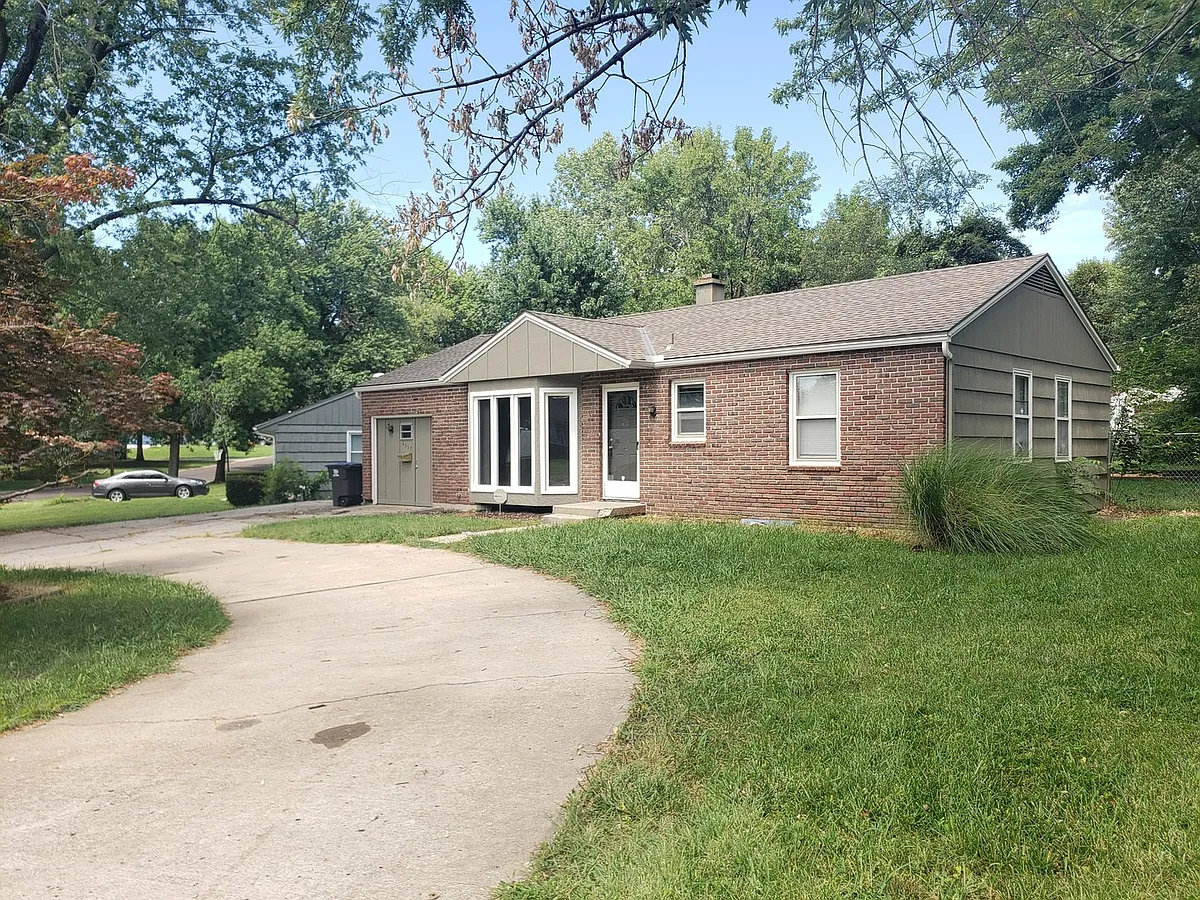 Building Photo - 6017 Farley Ave