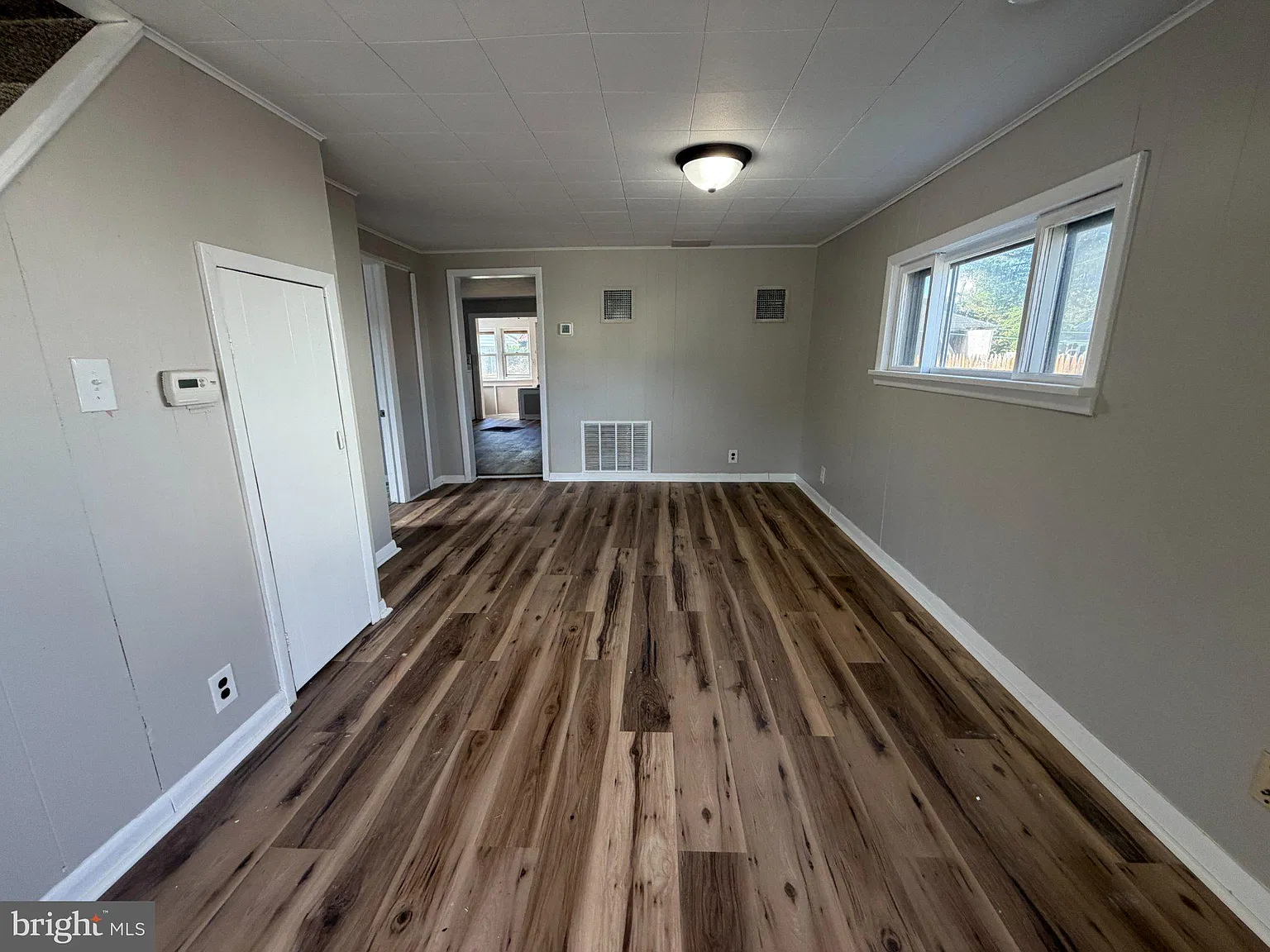 3 bed, 1.0 bath, 1084 sqft, $2,150 — Photo 2