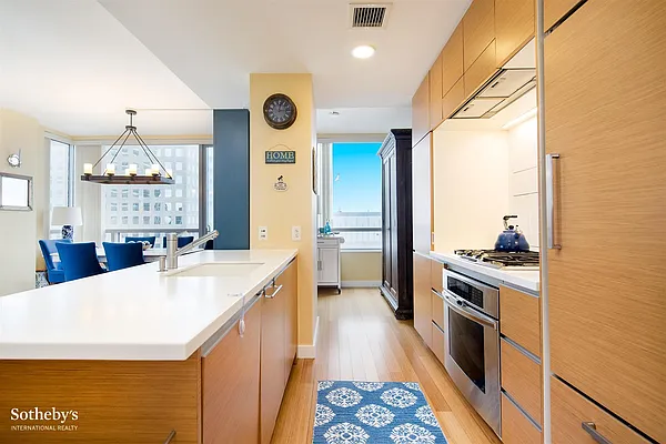 Sold by Sotheby's International Realty | media 3