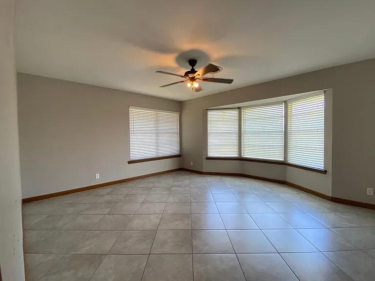 536 W Yoakum Ave — Photo 12