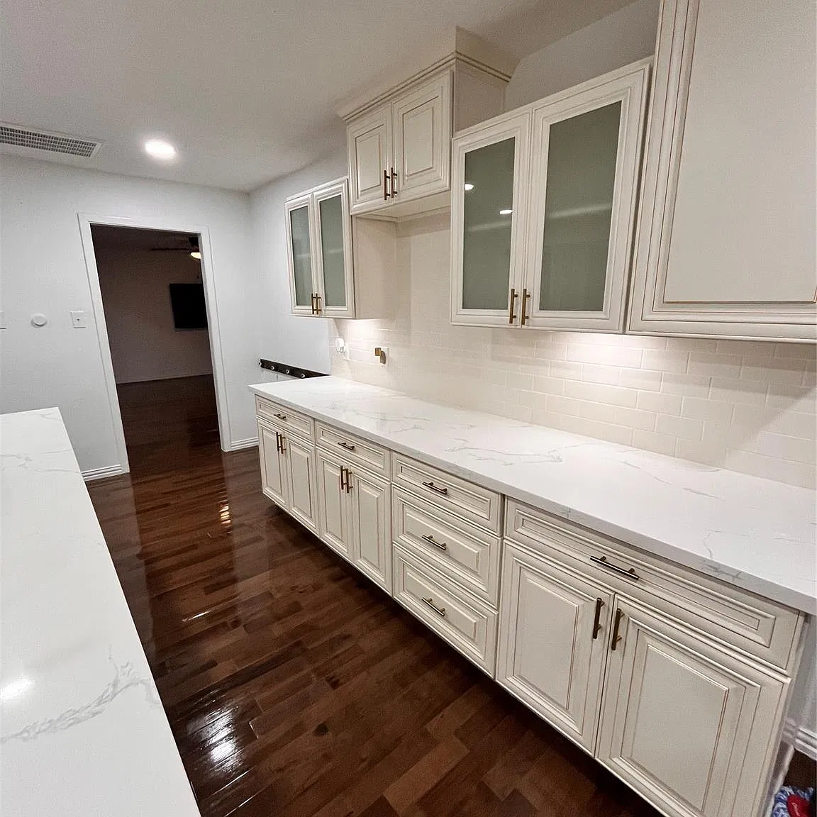 4 bed, 2.5 bath, 2431 sqft, $2,700 — Photo 4