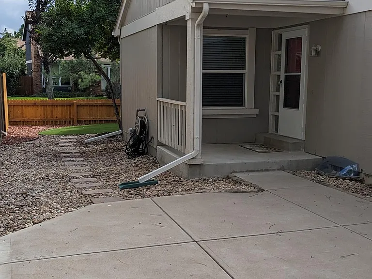 Private front courtyard
