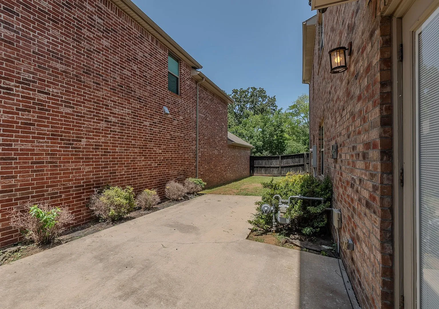 Stunning 4 Bedroom, 2.5 Bathroom, 2 Car Garage In Fayetteville, Ar — Photo 4