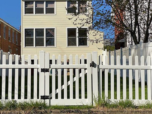 3rd image of 141 Saratoga Ave