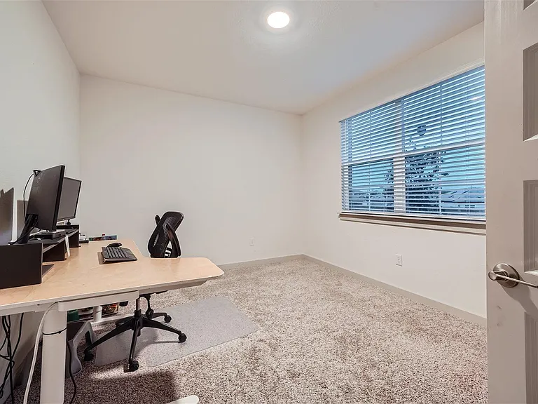 10601 Seguin St — Photo 16