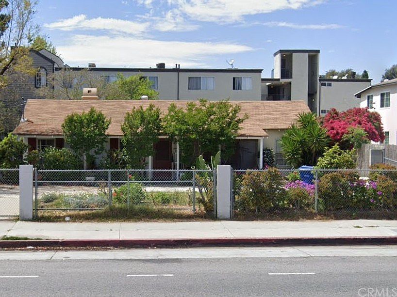 1st image of 7005 Woodley Ave