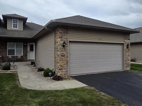 530 Cochran Dr, Crown Point, IN 46307