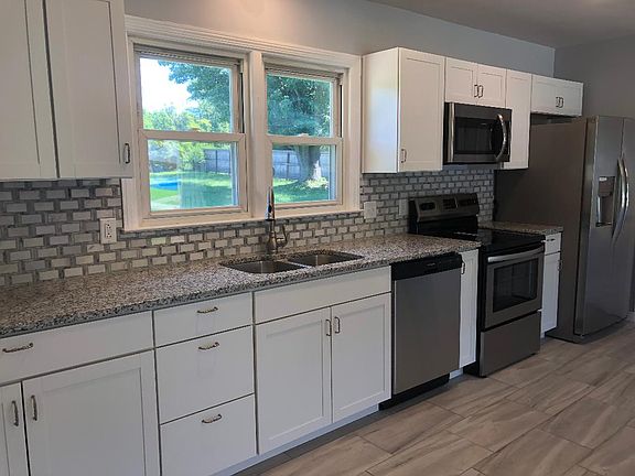 3rd image of 5935 Beverly Ln