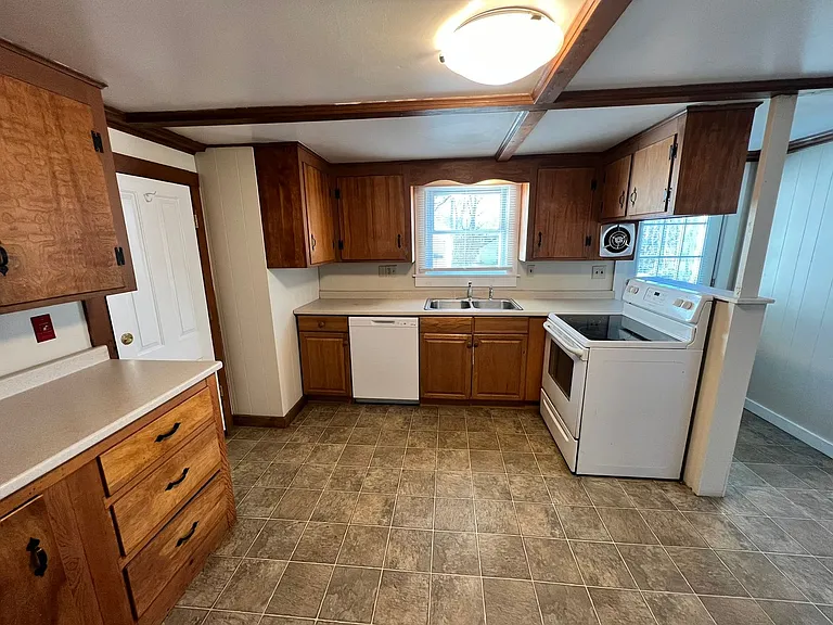 33 South Main Street — Photo 3