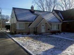 2328 N 81st St, Wauwatosa, WI 53213