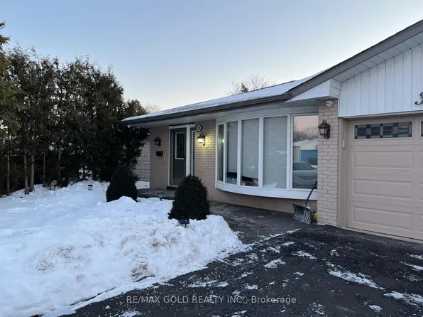 30 Grassmere Cres, Brampton, ON L6S 1C8