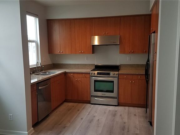 5th image of 322 E Jeanette Ln