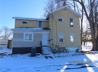 32 Franklin St, Lyons, NY 14489