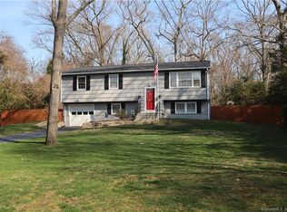 867 Long Cove Rd, Gales Ferry, CT 06335