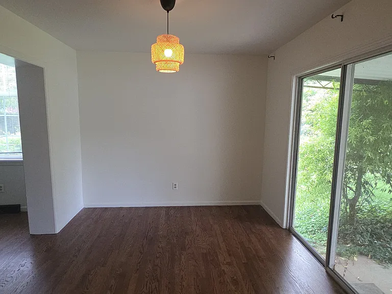 504 E Vine St — Photo 5