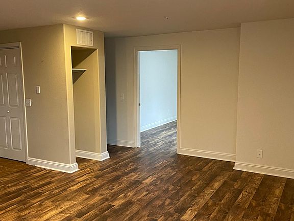 3rd image of 3015 Cliff Dr