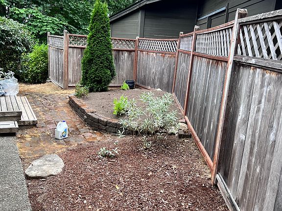 3rd image of 637 Lovell Ave NW