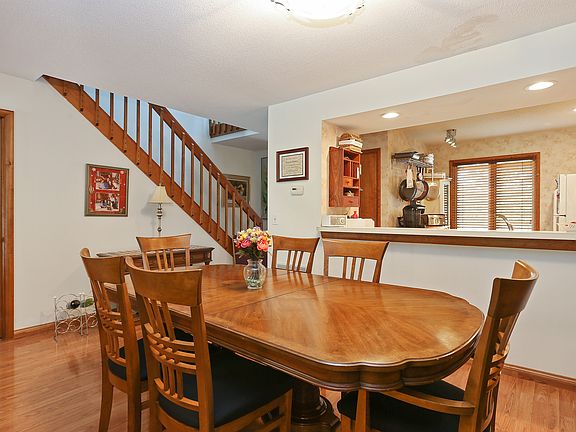 5th image of 55 Maple Hill Dr