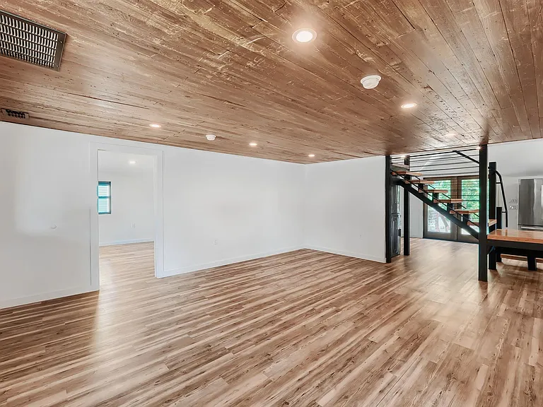 1321 W San Antonio St — Photo 8