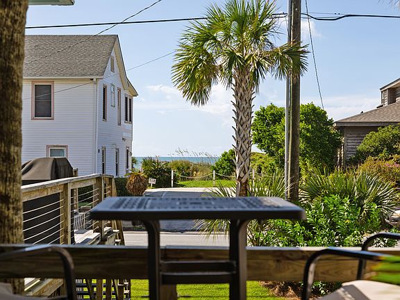 Private Deck with ocean view!