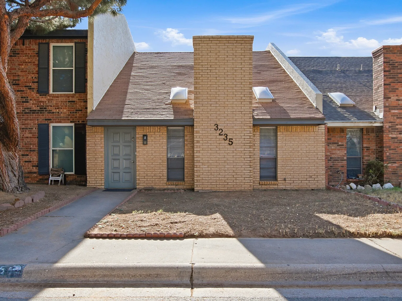 3 bed, 1700 sqft, $2,450 — Photo 2