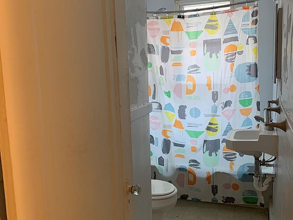2nd image of 348 Biddle Ave APT 2