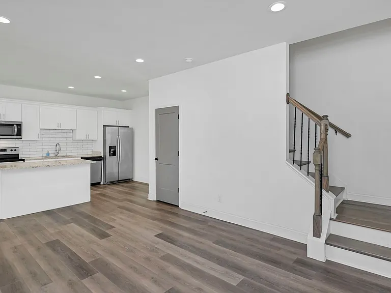 2035 Rosewood Dr — Photo 11