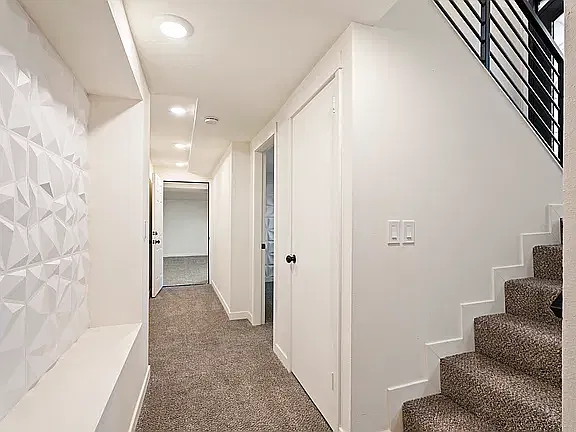 4 bed, 2392 sqft, $4,700 — Photo 3