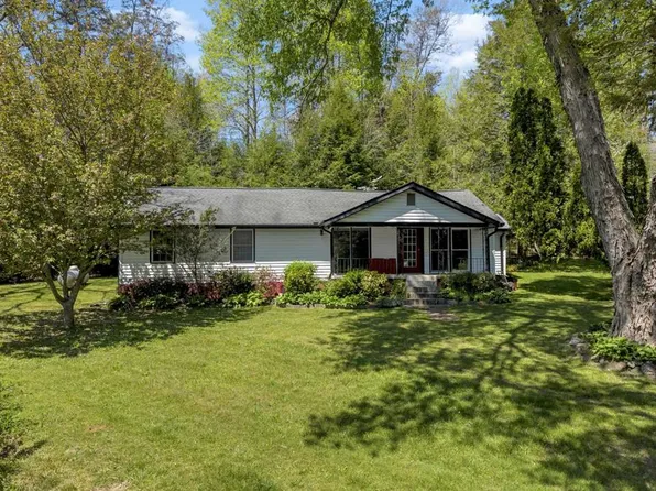 820 Ash Loop Rd, Blue Ridge, GA 30513