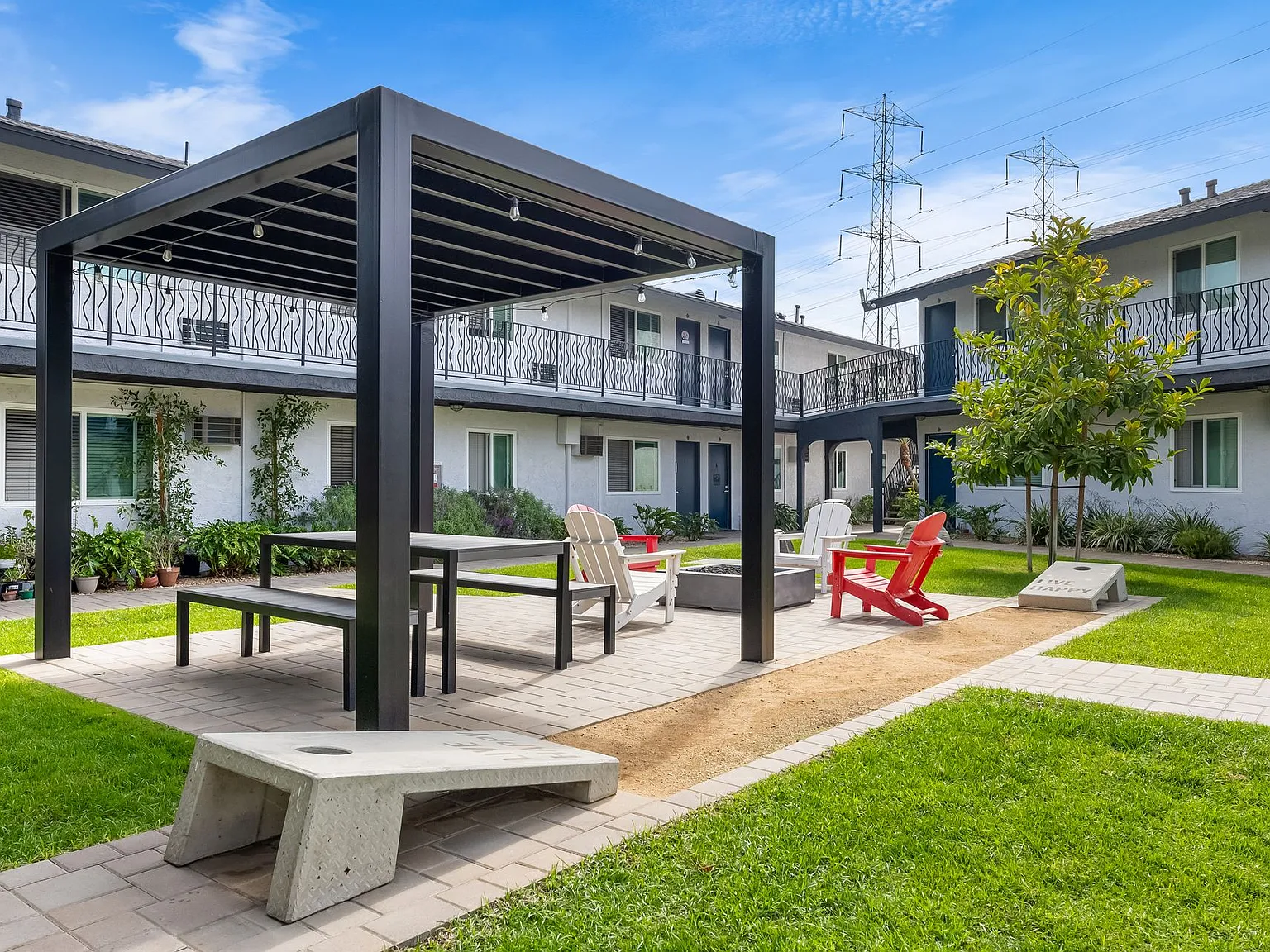 The 5800 Apartment Homes — Photo 3